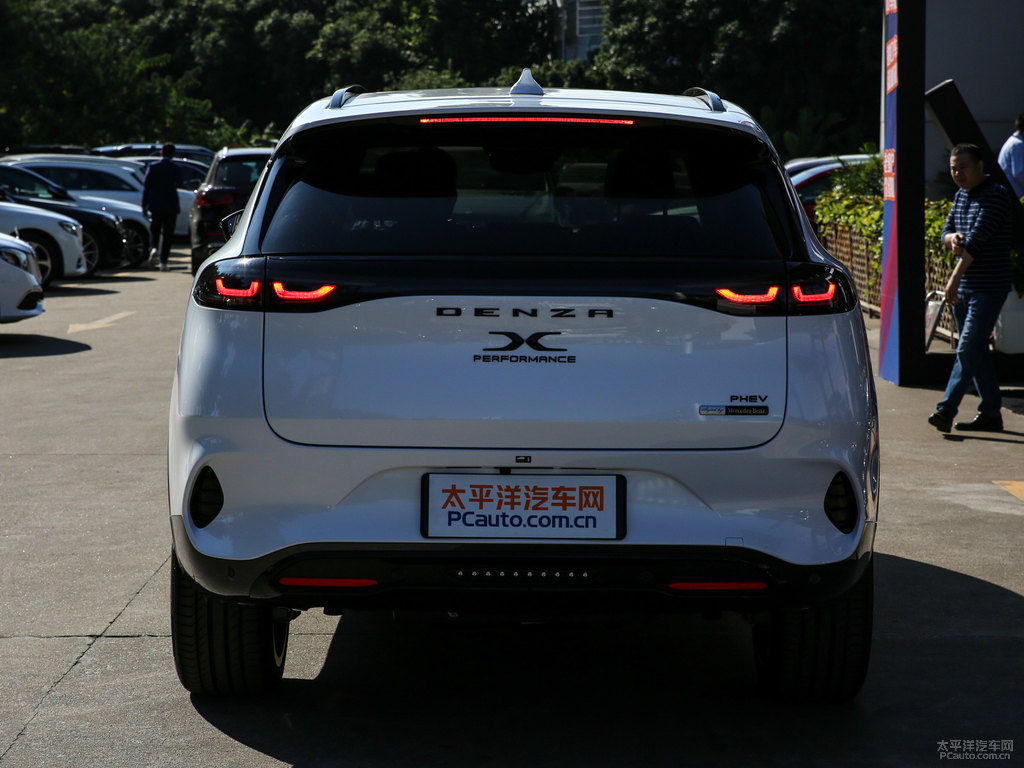 月光白騰勢(shì)X車尾外觀圖片
