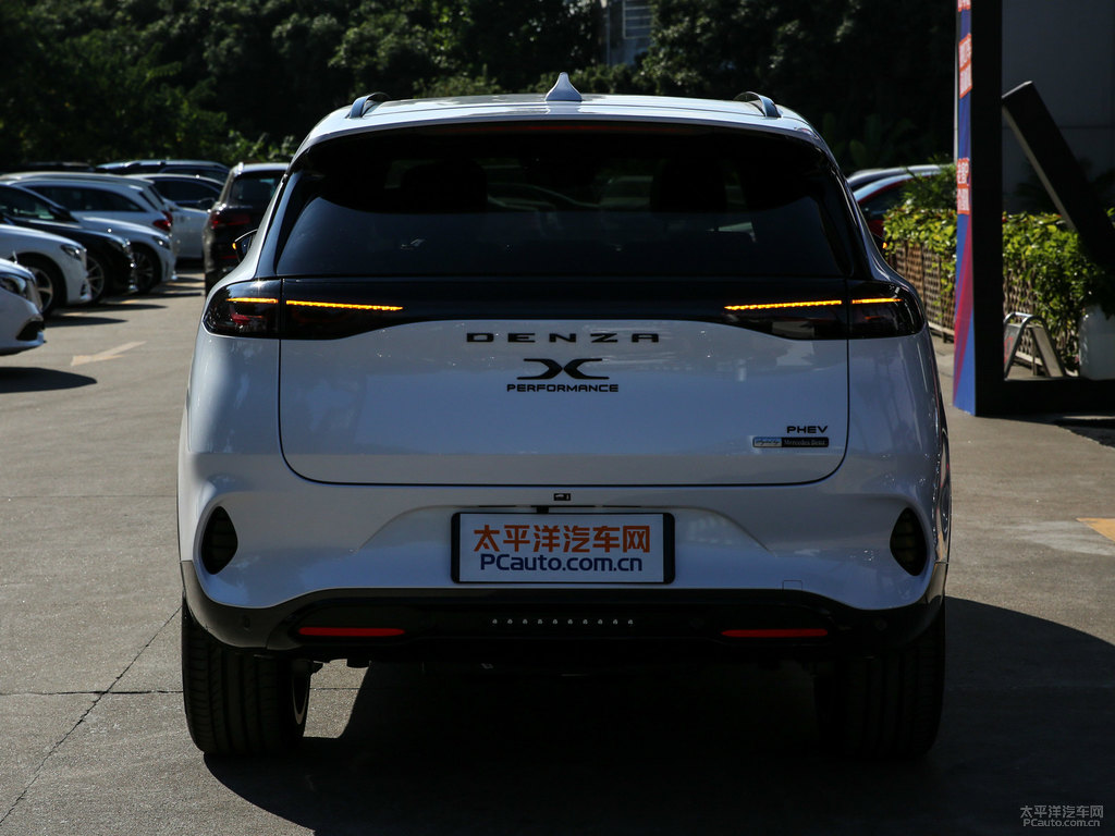月光白騰勢(shì)X車尾外觀圖片