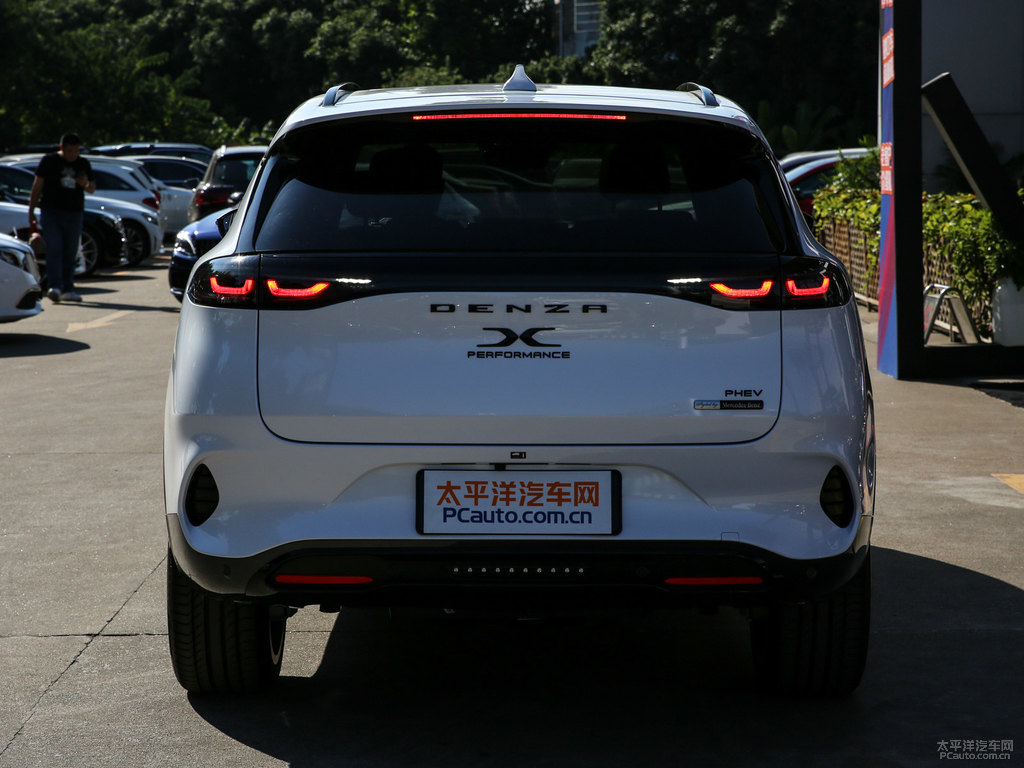 月光白騰勢(shì)X車尾外觀圖片