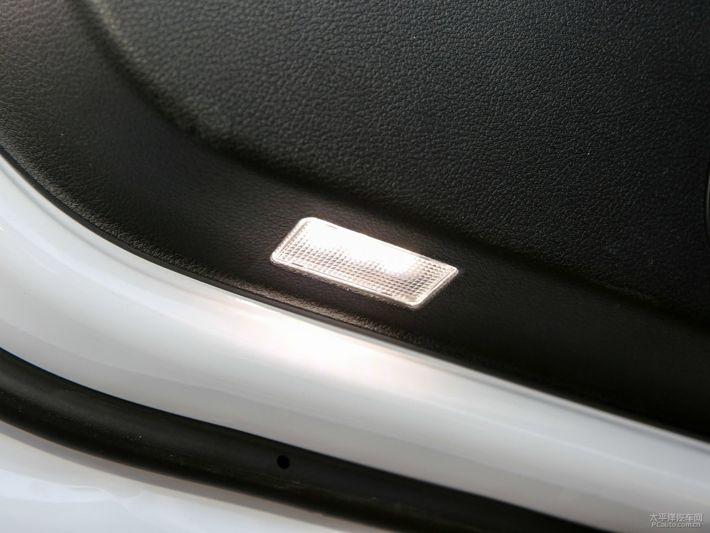 月光白騰勢(shì)X車(chē)廂內(nèi)飾圖片