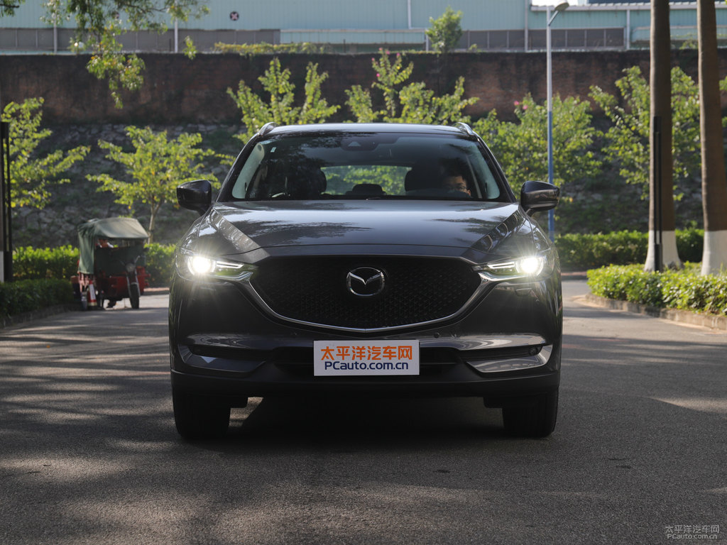 鉑鋼灰馬自達(dá)CX-5車頭外觀圖片