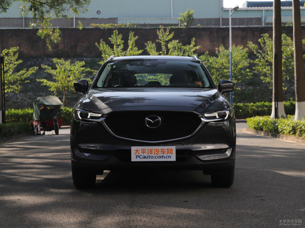 鉑鋼灰馬自達CX-5車頭外觀圖片