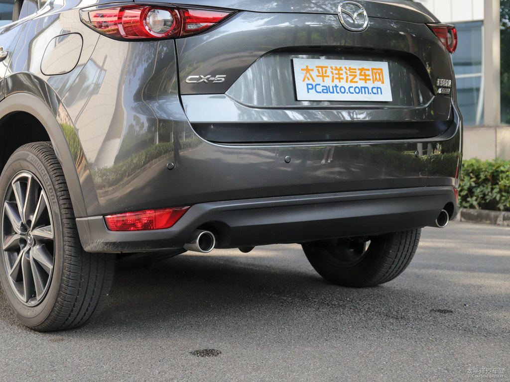 鉑鋼灰馬自達(dá)CX-5車尾外觀圖片