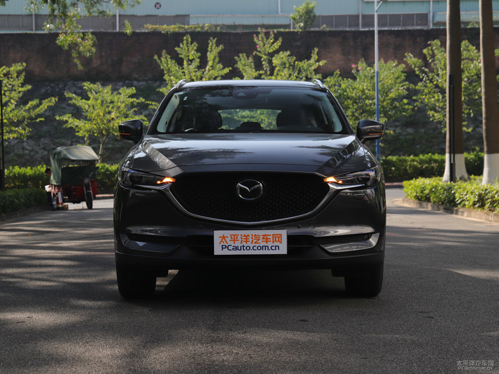 鉑鋼灰馬自達CX-5車頭外觀圖片