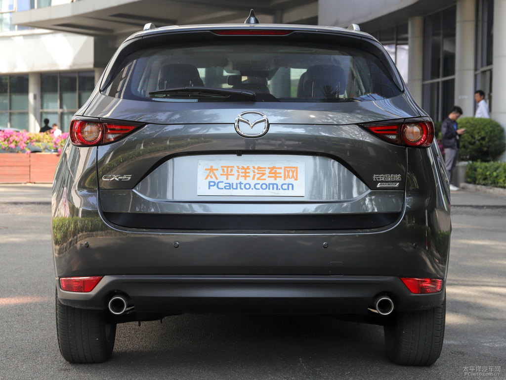 鉑鋼灰馬自達(dá)CX-5車尾外觀圖片