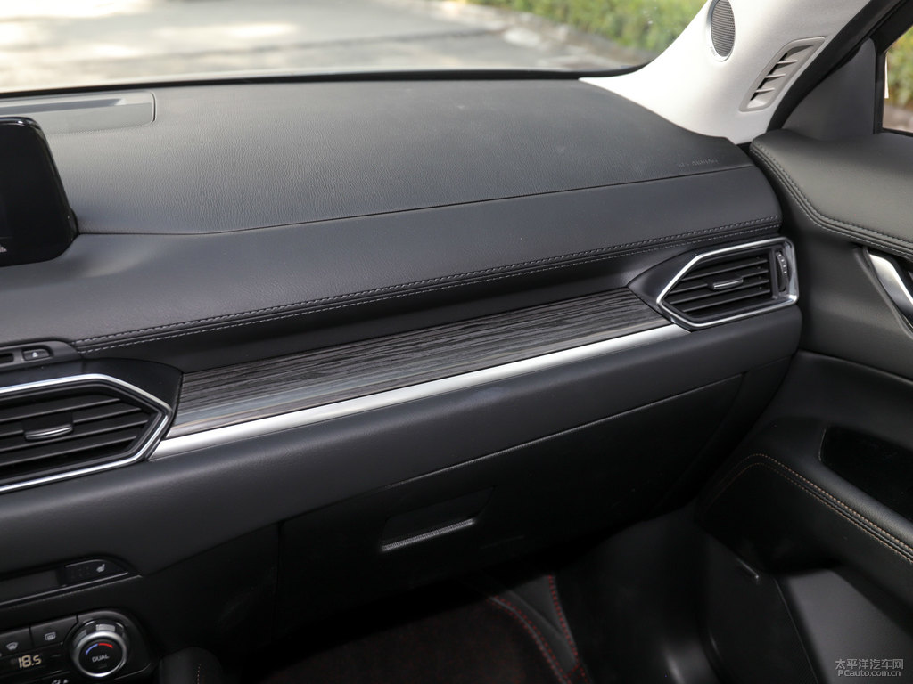 鉑鋼灰馬自達(dá)CX-5中控內(nèi)飾圖片