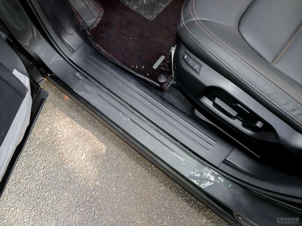 鉑鋼灰馬自達CX-5車廂內(nèi)飾圖片