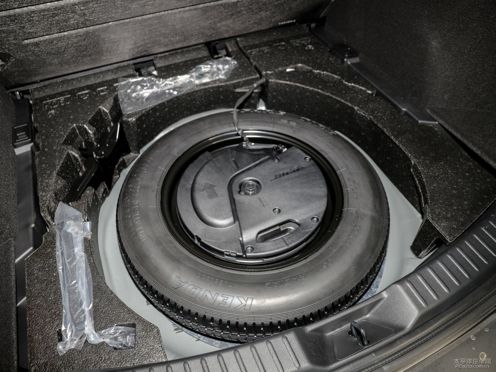 鉑鋼灰馬自達(dá)CX-5后備廂空間圖片