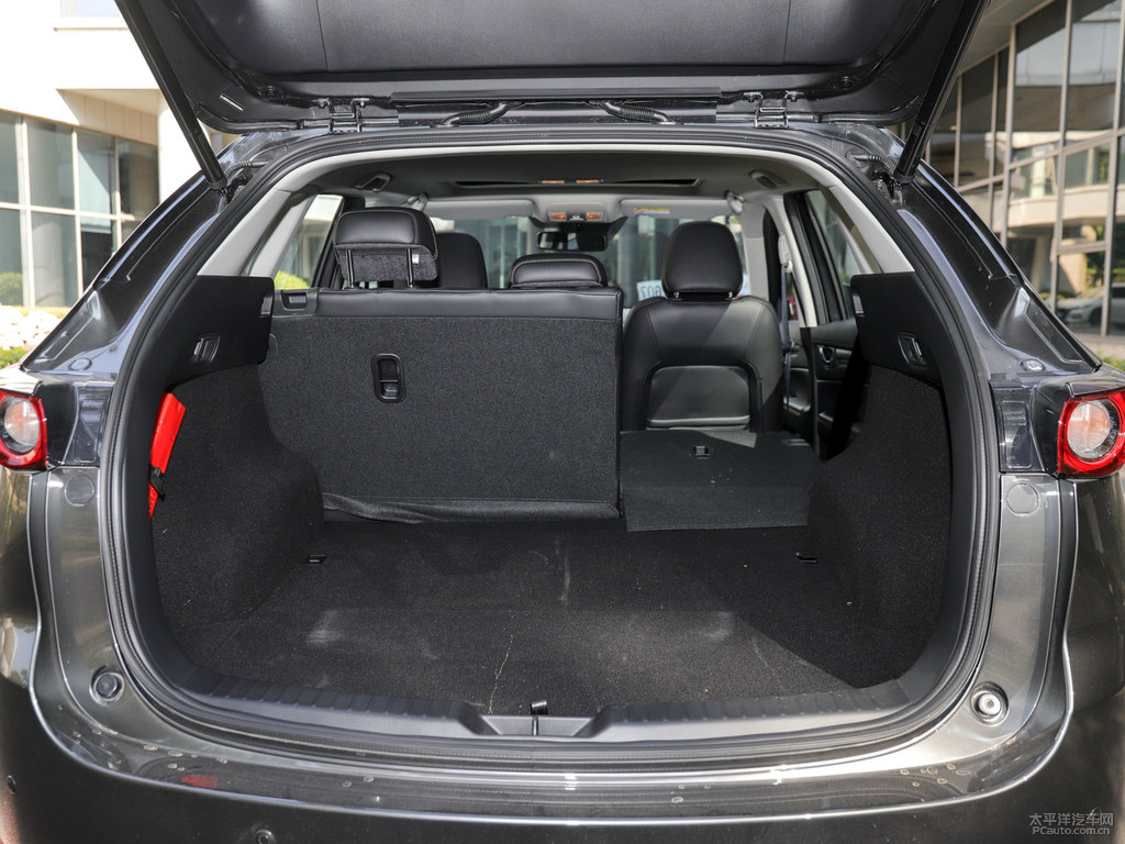 鉑鋼灰馬自達CX-5后備廂空間圖片