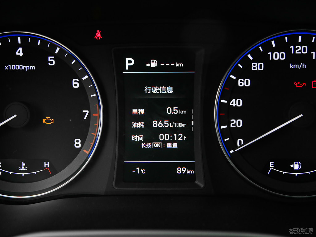 水晶白名圖中控內(nèi)飾圖片