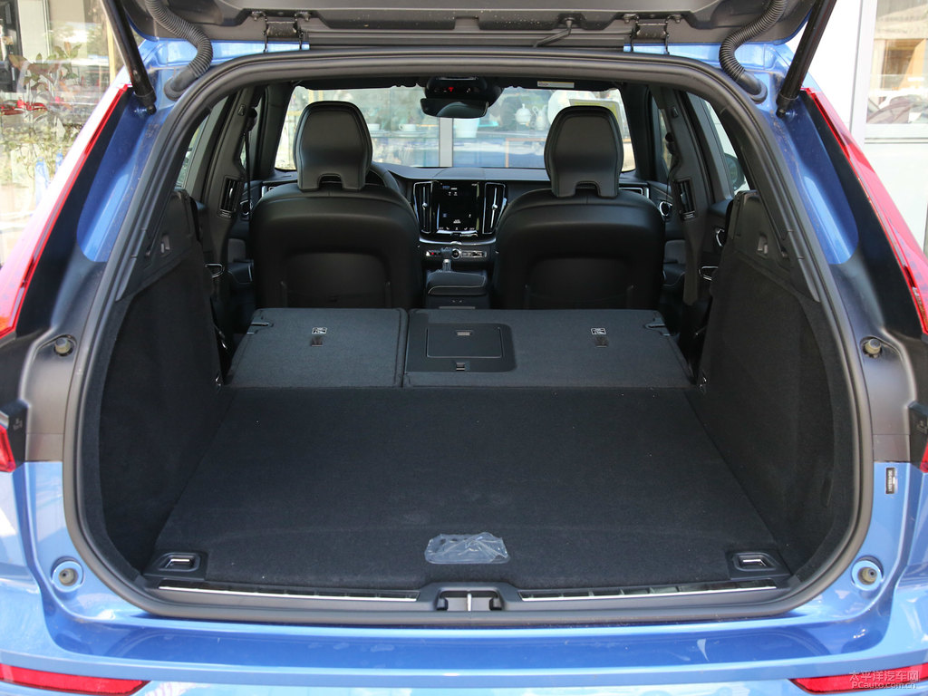 牛仔藍(lán)沃爾沃XC60后備廂空間圖片
