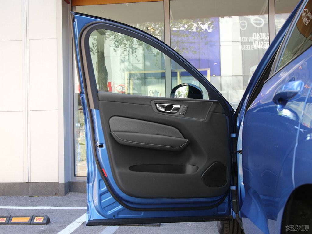 牛仔藍(lán)沃爾沃XC60車廂內(nèi)飾圖片