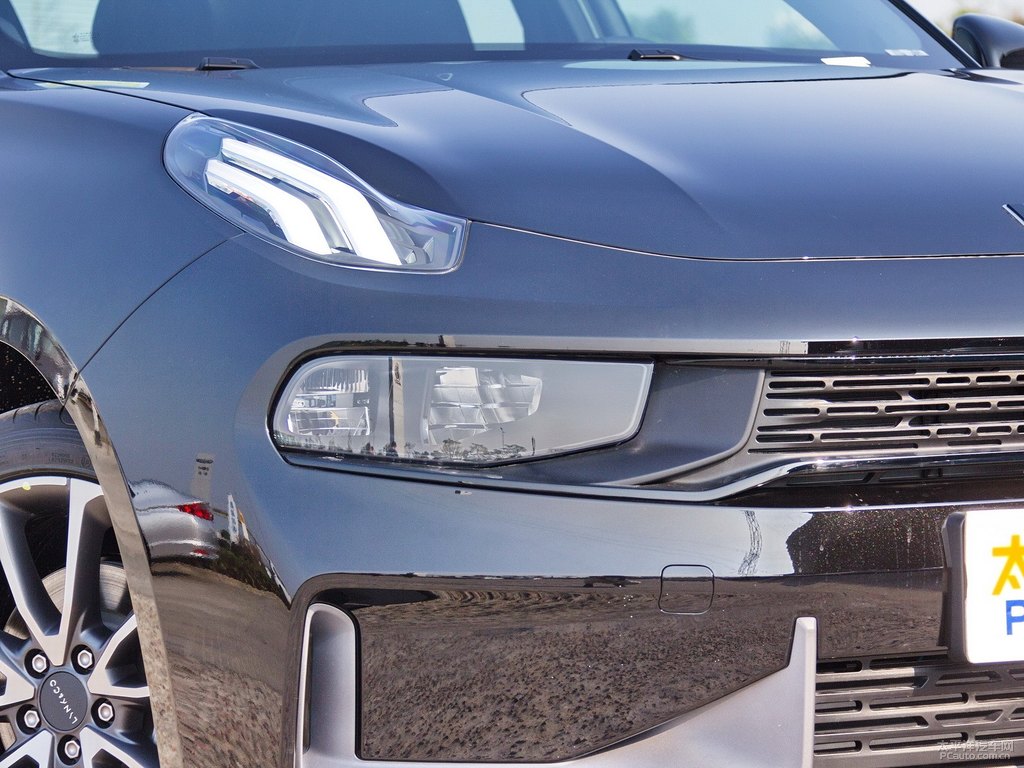 黑色領(lǐng)克03車頭外觀圖片