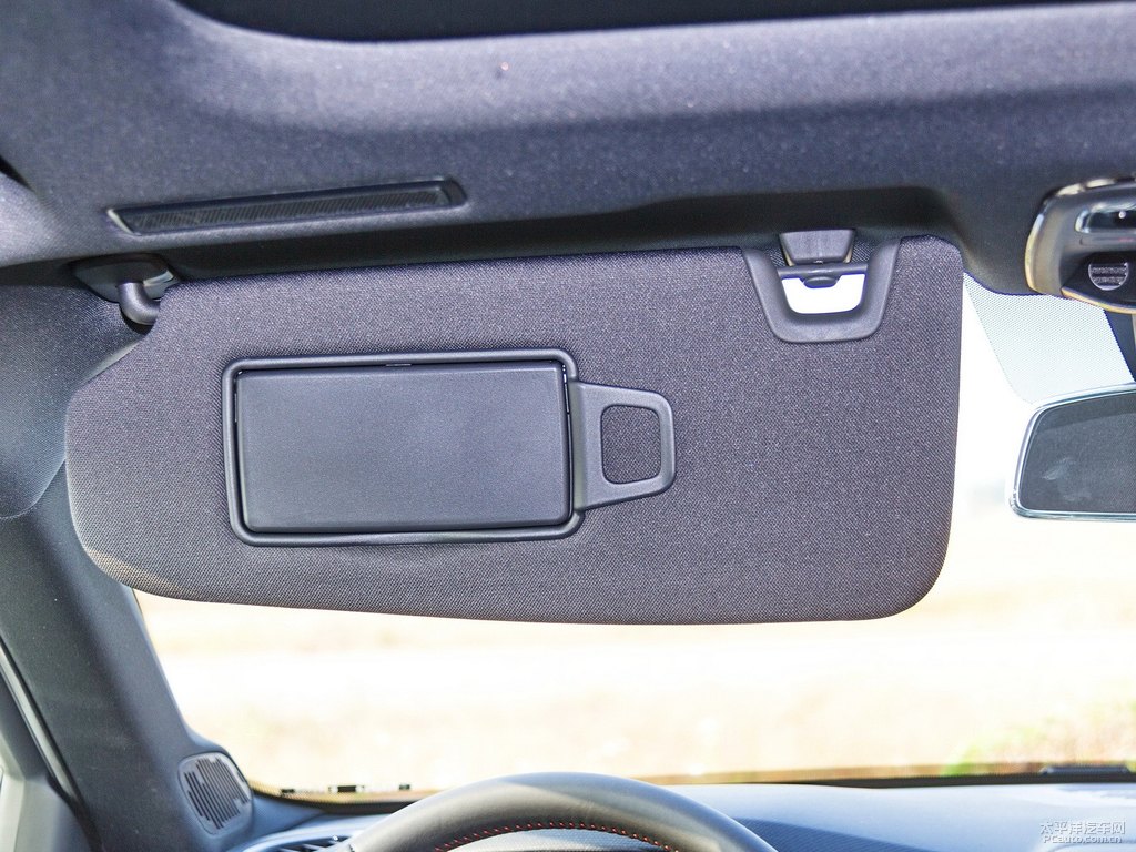 黑色領(lǐng)克03車廂內(nèi)飾圖片