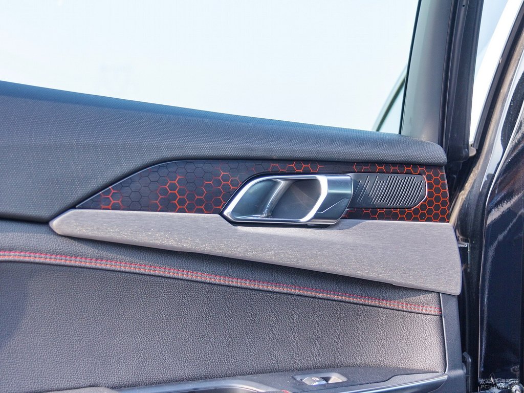 黑色領(lǐng)克03車廂內(nèi)飾圖片
