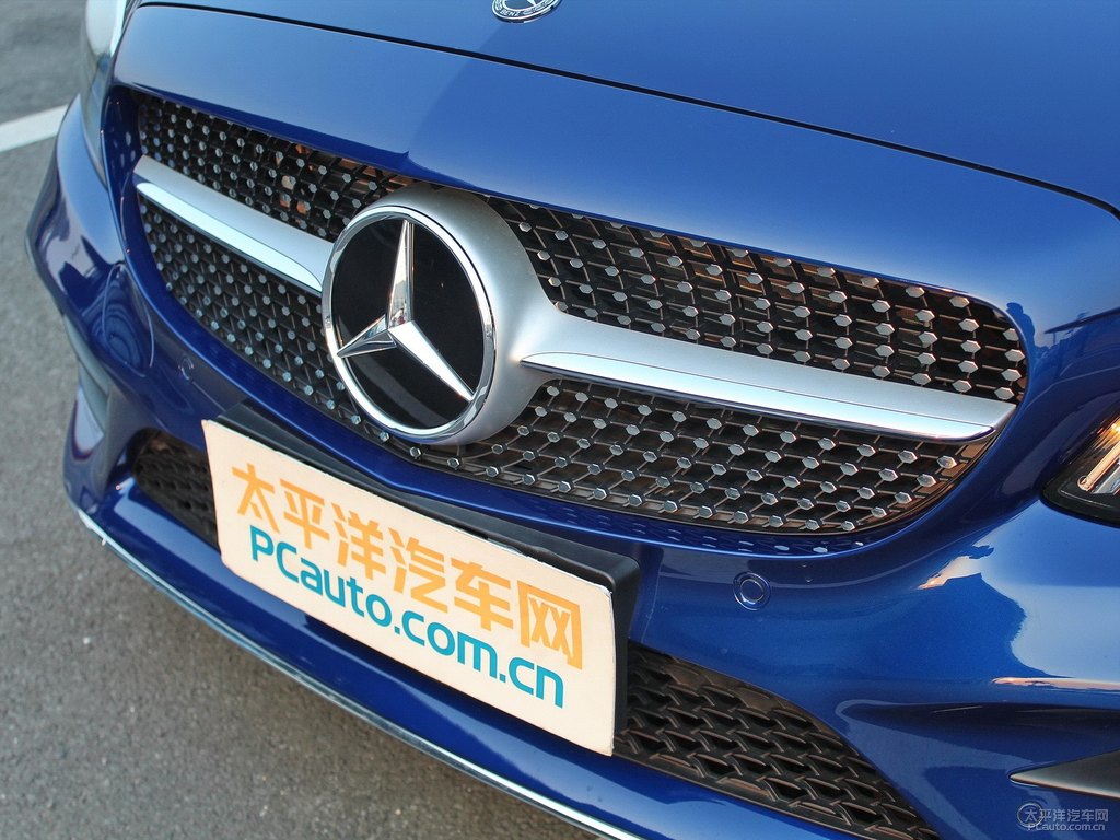 寶石藍奔馳C級車頭外觀圖片