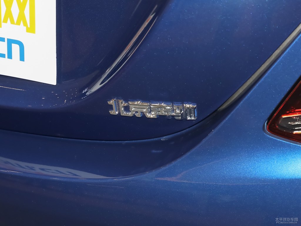 寶石藍(lán)奔馳C級(jí)車尾外觀圖片