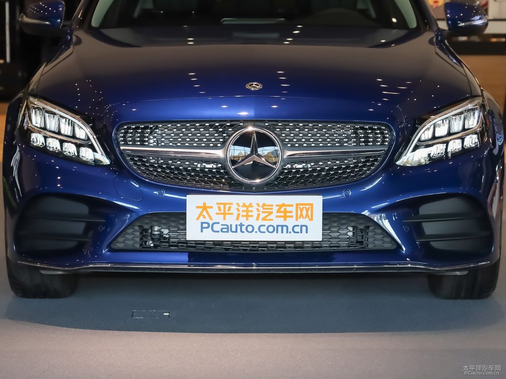 寶石藍(lán)奔馳C級車頭外觀圖片