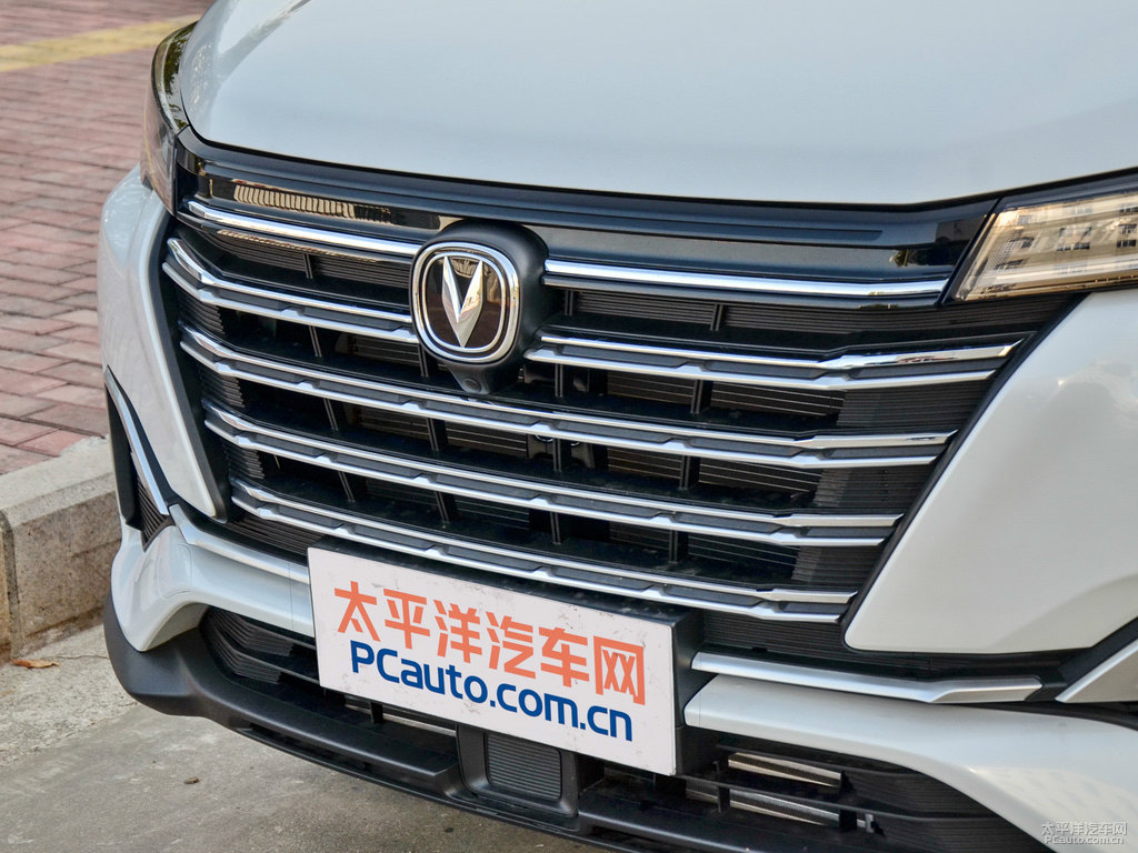 月光白長安CS55PLUS車頭外觀圖片