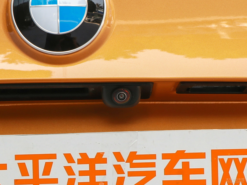曙光金寶馬1系車尾外觀圖片
