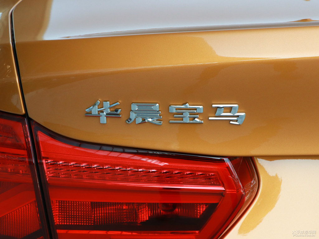 曙光金寶馬1系車尾外觀圖片