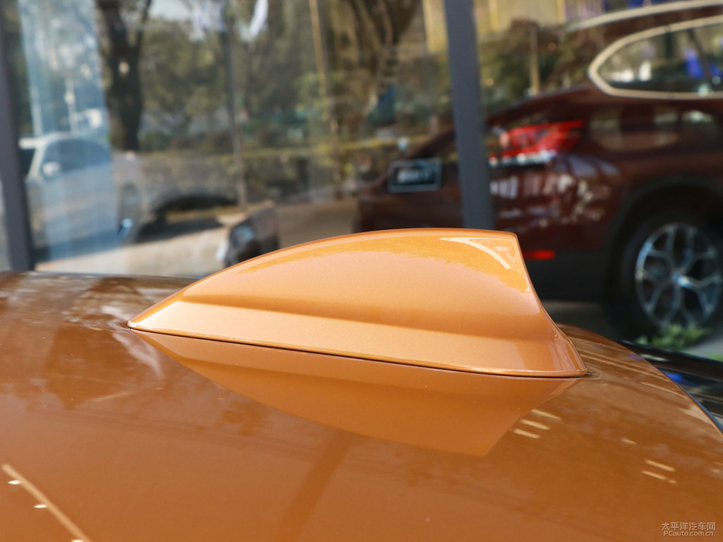 曙光金寶馬1系車身外觀圖片