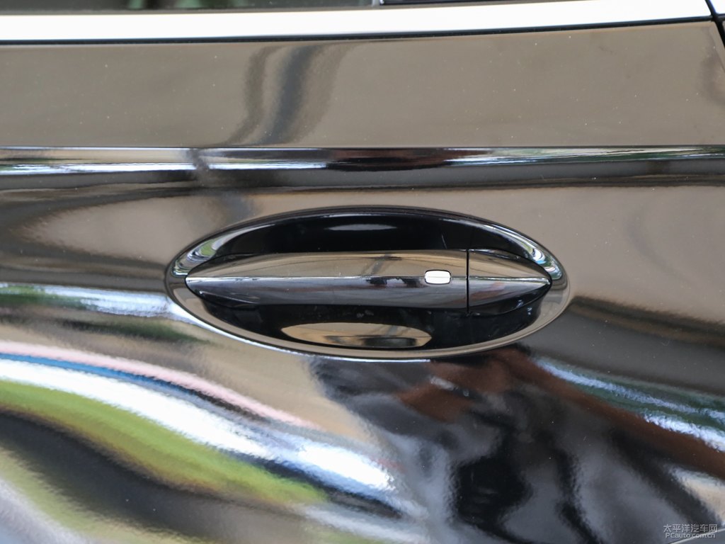 墨玉黑昂科旗車身外觀圖片