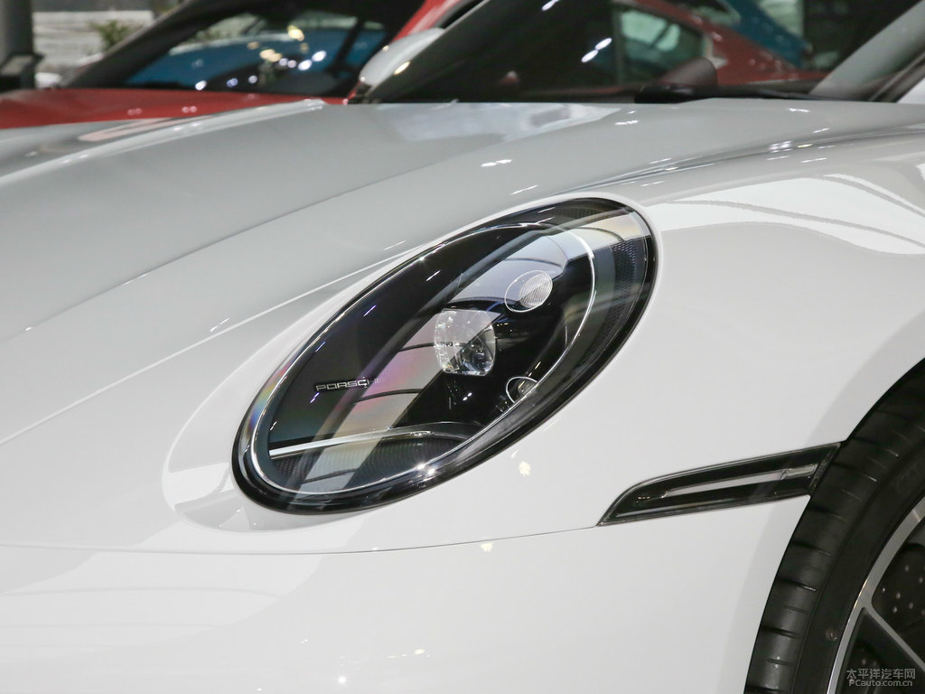 白色保時捷911車頭外觀圖片