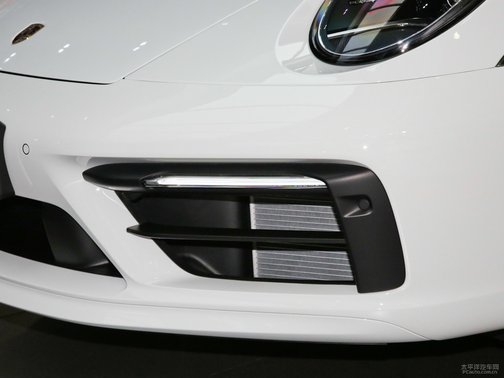 白色保時(shí)捷911車頭外觀圖片