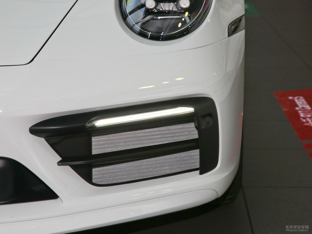 白色保時(shí)捷911車頭外觀圖片