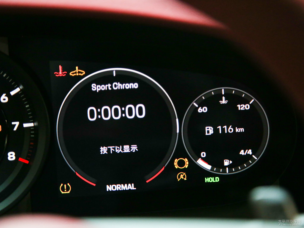 白色保時捷911中控內(nèi)飾圖片