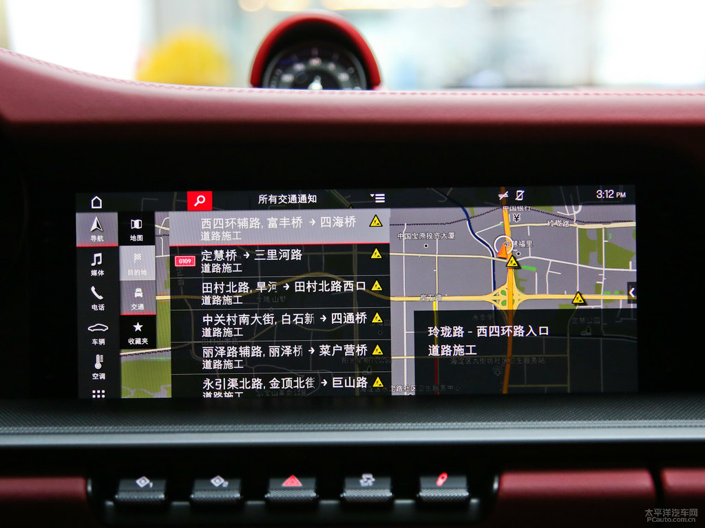 白色保時(shí)捷911中控內(nèi)飾圖片