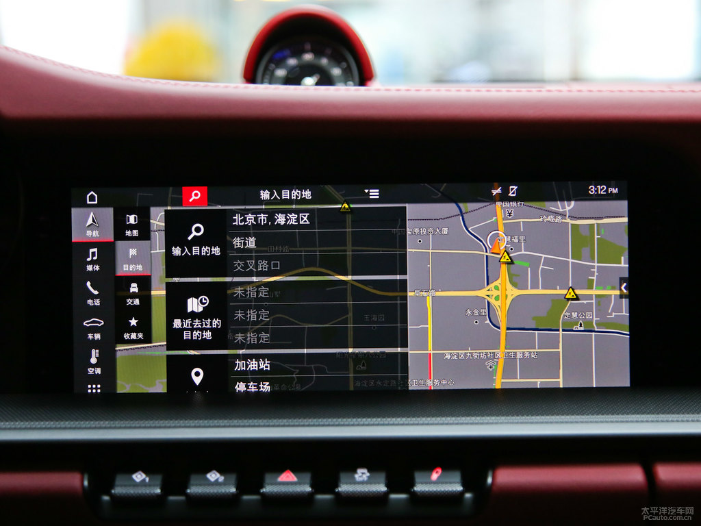 白色保時捷911中控內(nèi)飾圖片