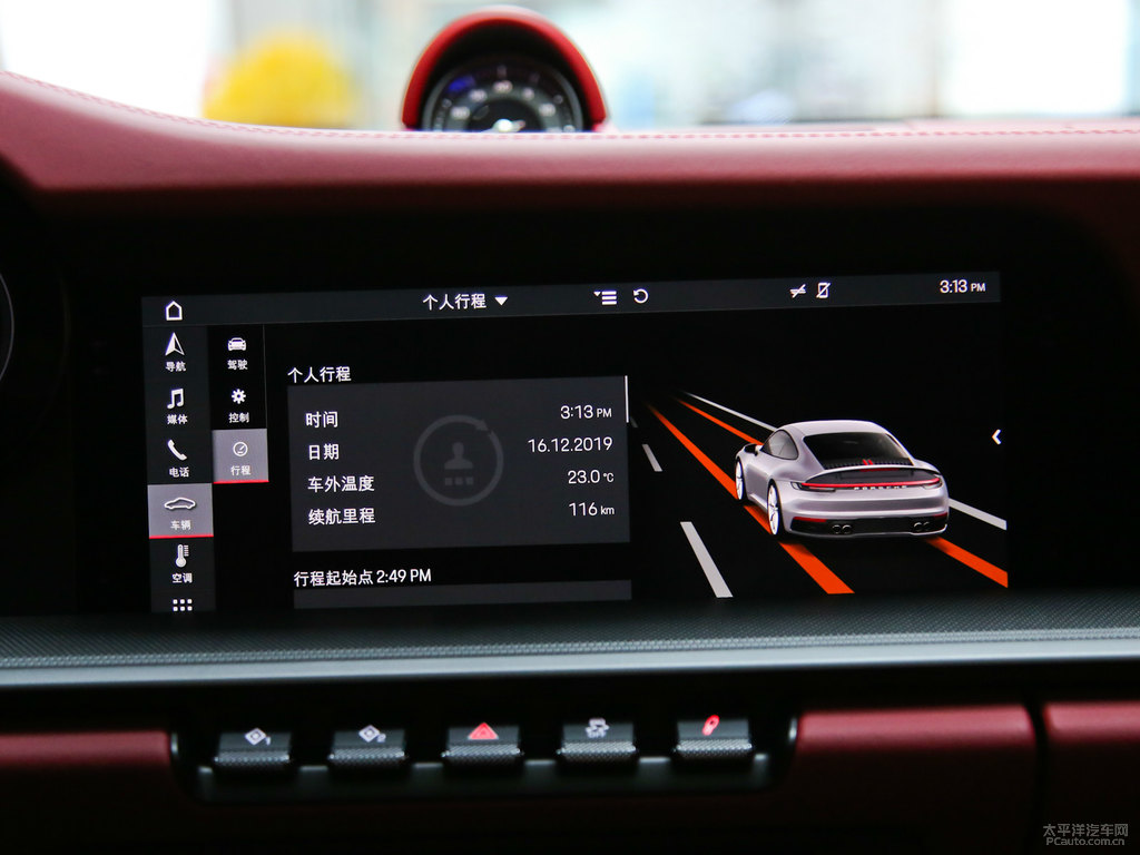 白色保時捷911中控內(nèi)飾圖片