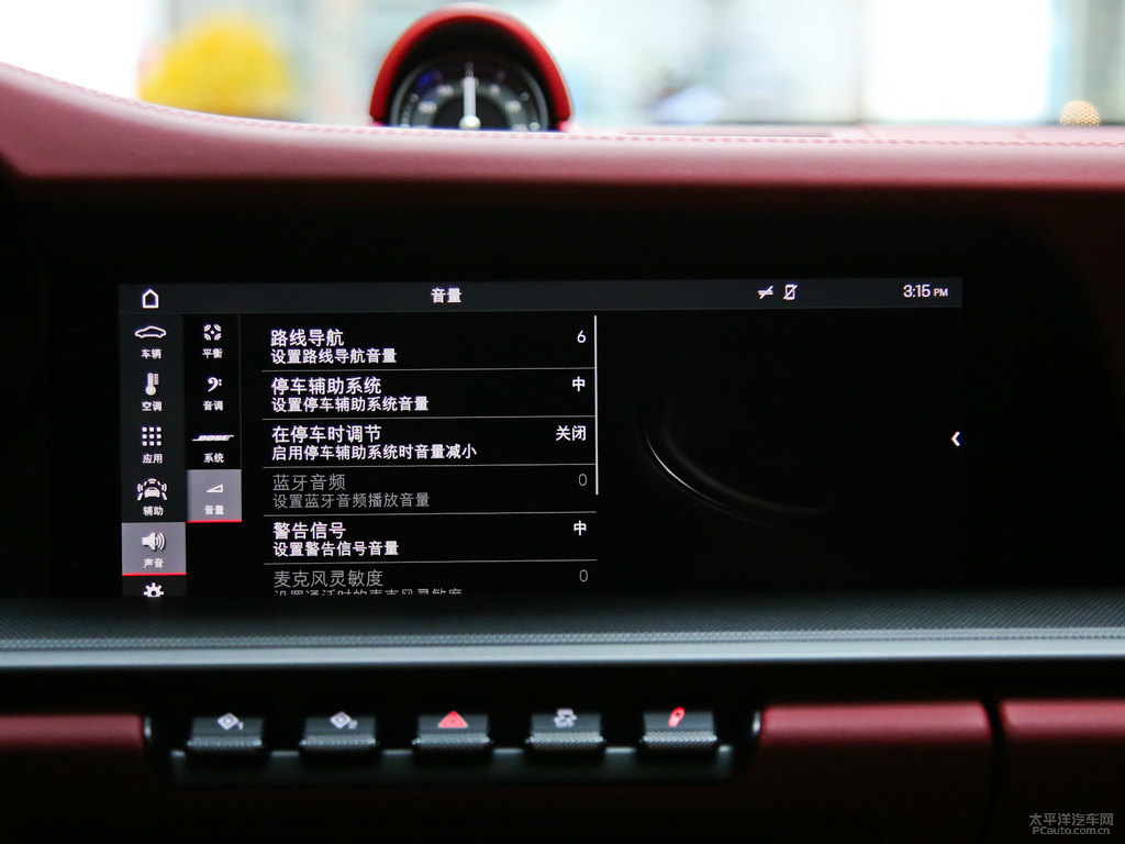 白色保時捷911中控內(nèi)飾圖片