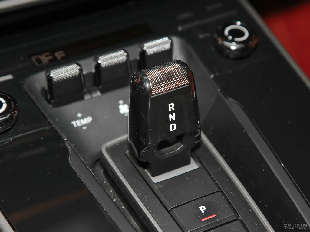 白色保時捷911中控內(nèi)飾圖片