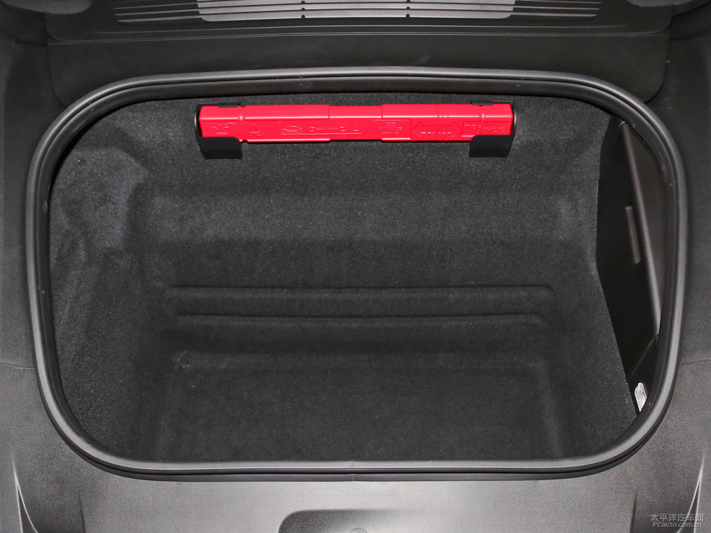 白色保時(shí)捷911后備廂空間圖片