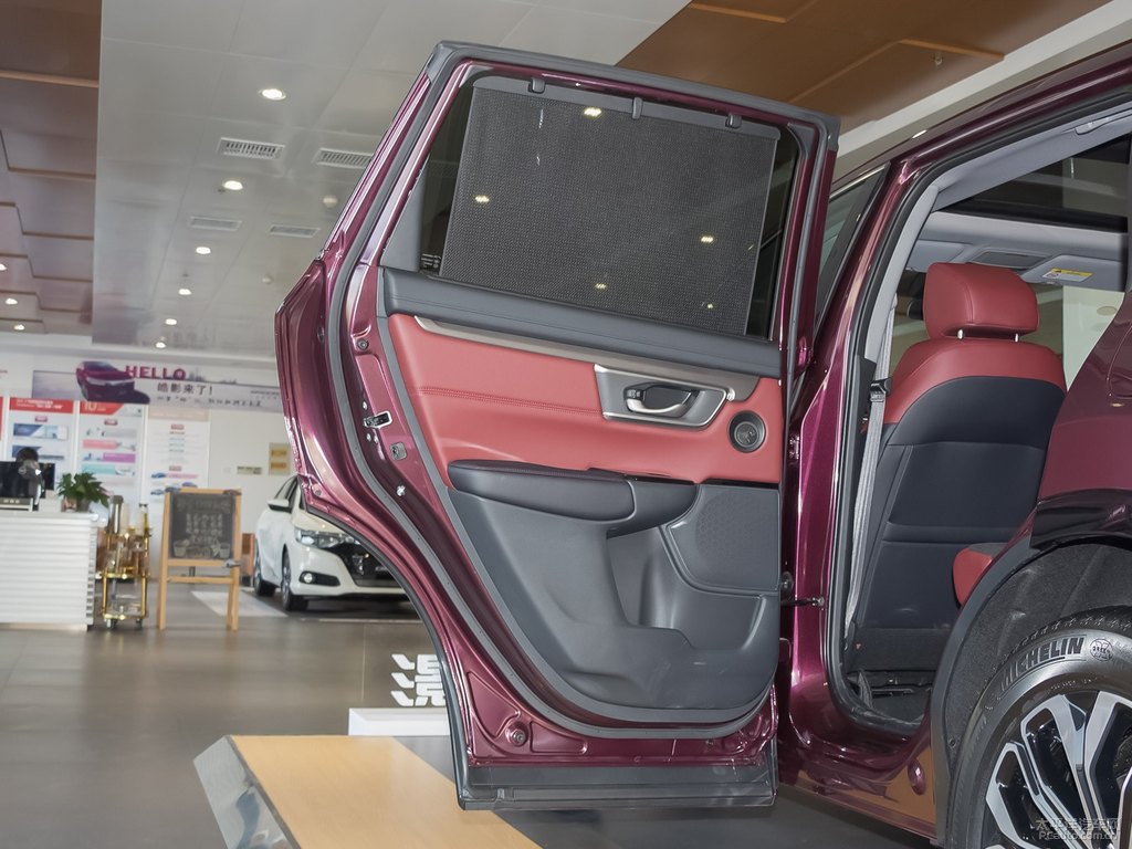 羅曼紫皓影車廂內(nèi)飾圖片