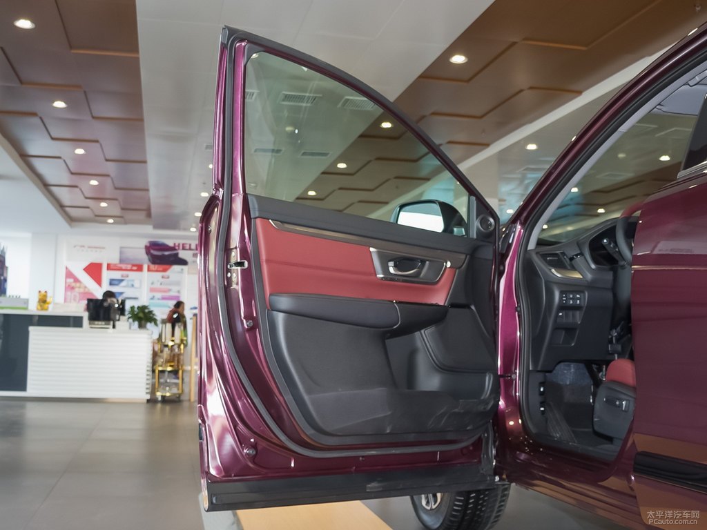 羅曼紫皓影車廂內(nèi)飾圖片
