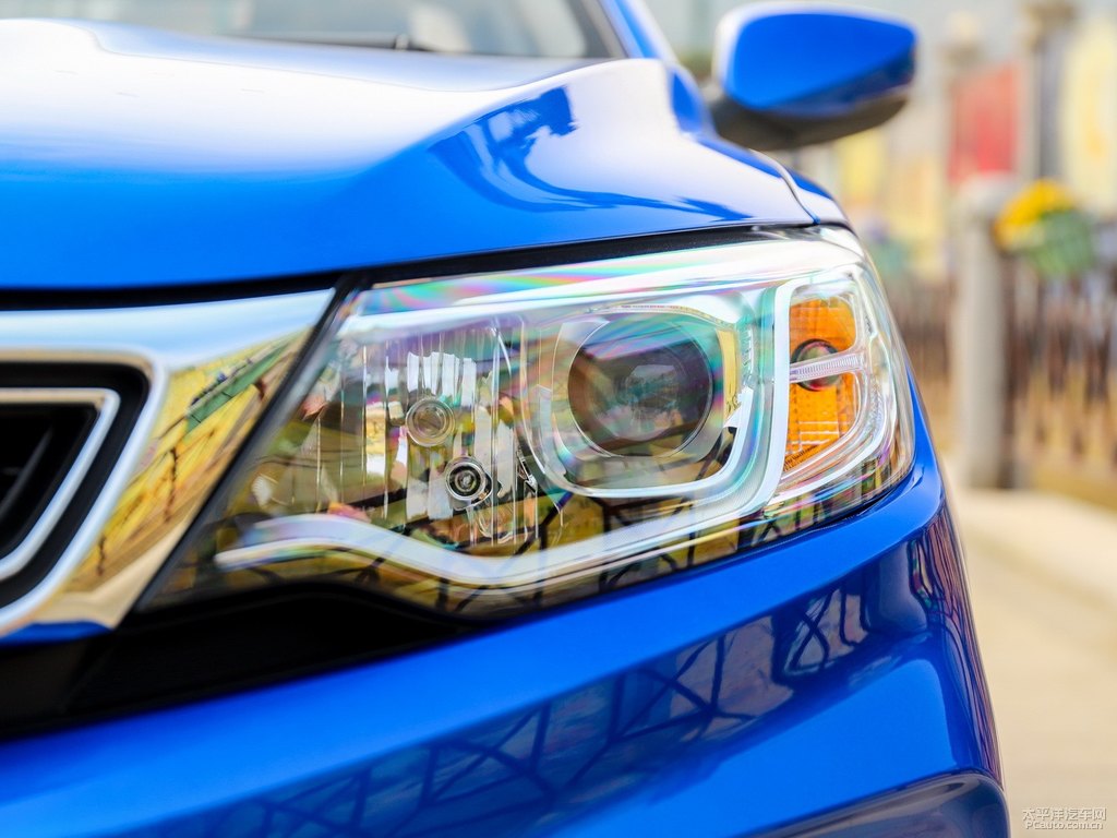 魅惑藍(lán)遠(yuǎn)景車頭外觀圖片