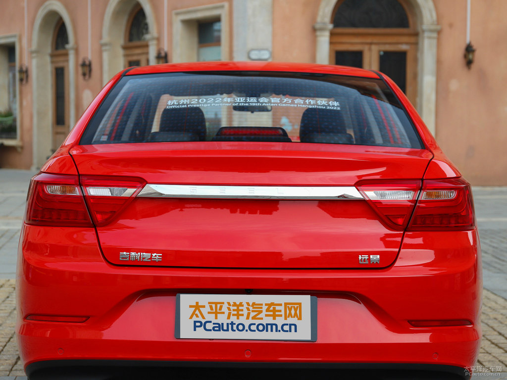 瑪瑙紅遠(yuǎn)景車尾外觀圖片