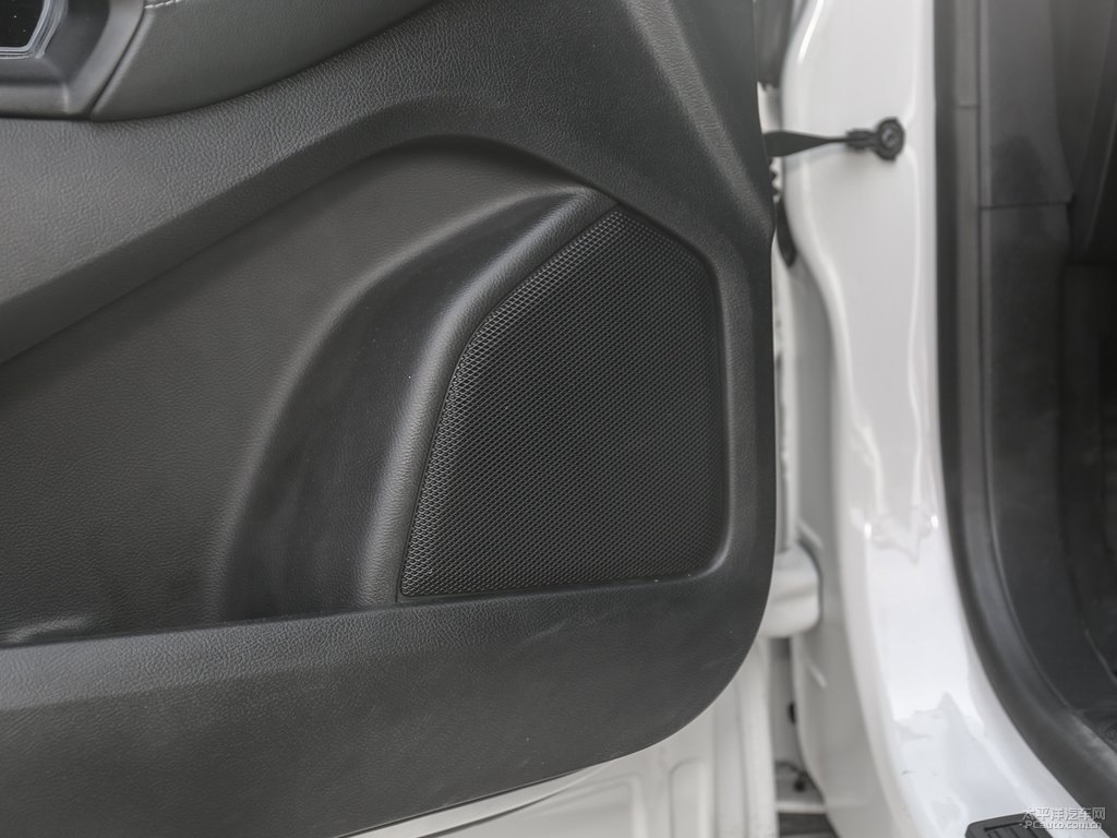 雅典娜白銳界L車廂內(nèi)飾圖片