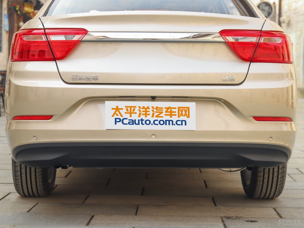 流光金遠(yuǎn)景車尾外觀圖片