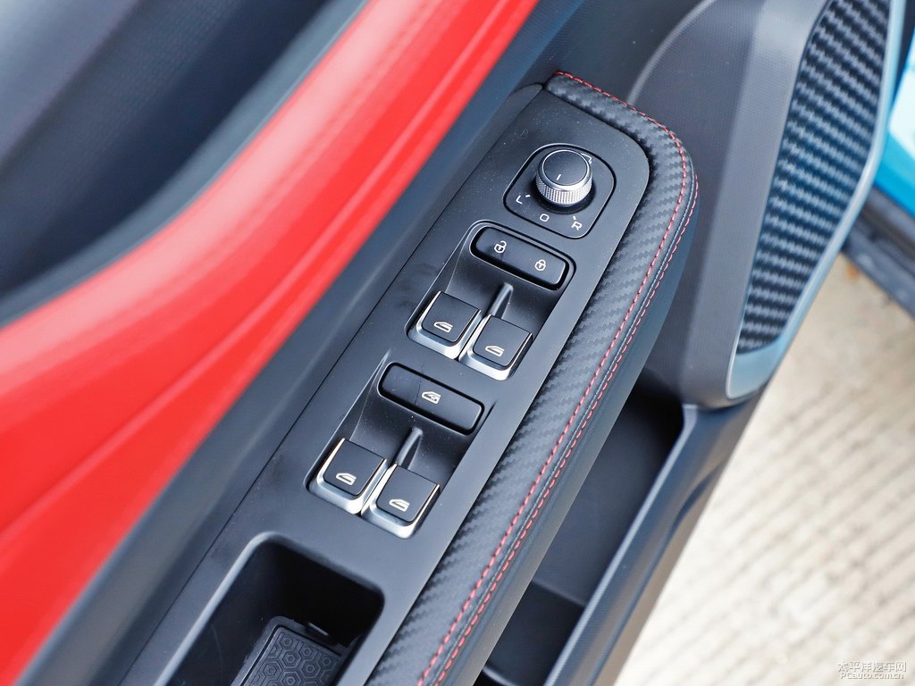 ICON藍(lán)吉利ICON車廂內(nèi)飾圖片