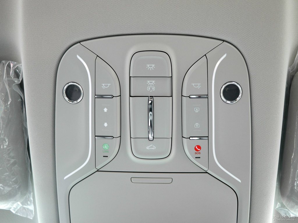 珍珠白傳祺GS8車廂內(nèi)飾圖片