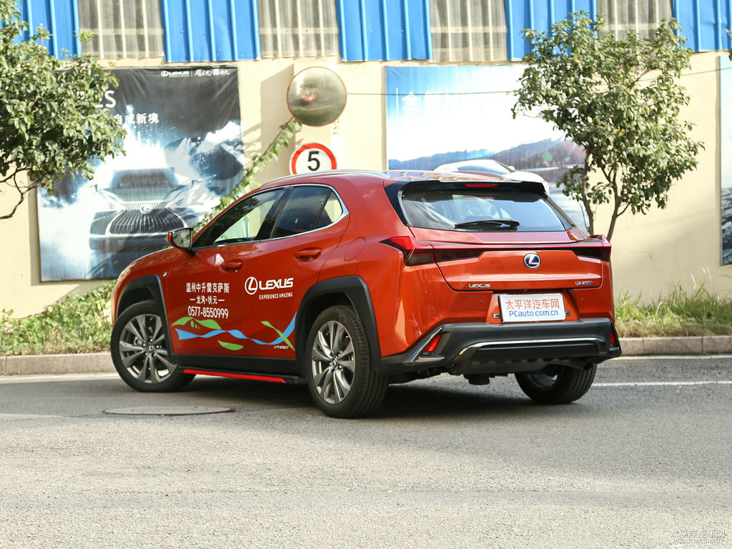 烈焰瑪瑙色雷克薩斯UX整車外觀外觀圖片