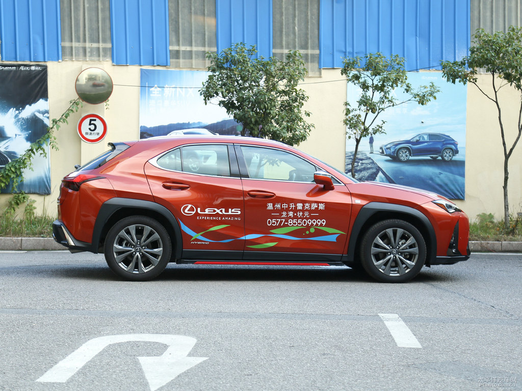 烈焰瑪瑙色雷克薩斯UX整車外觀外觀圖片