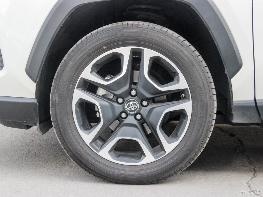 珍珠白RAV4榮放車身外觀圖片