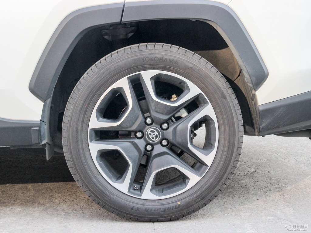 珍珠白R(shí)AV4榮放車身外觀圖片