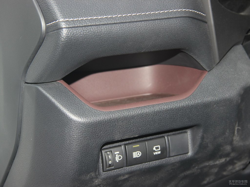 珍珠白RAV4榮放中控內(nèi)飾圖片